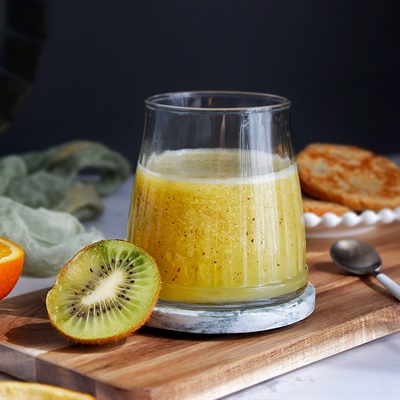 7-cach-lam-sinh-to-bang-kiwi-giuops-dep-da-dep-dang-3