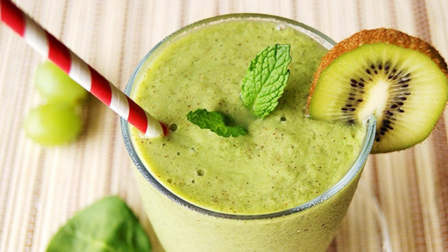 7-cach-lam-sinh-to-bang-kiwi-giuops-dep-da-dep-dang-6