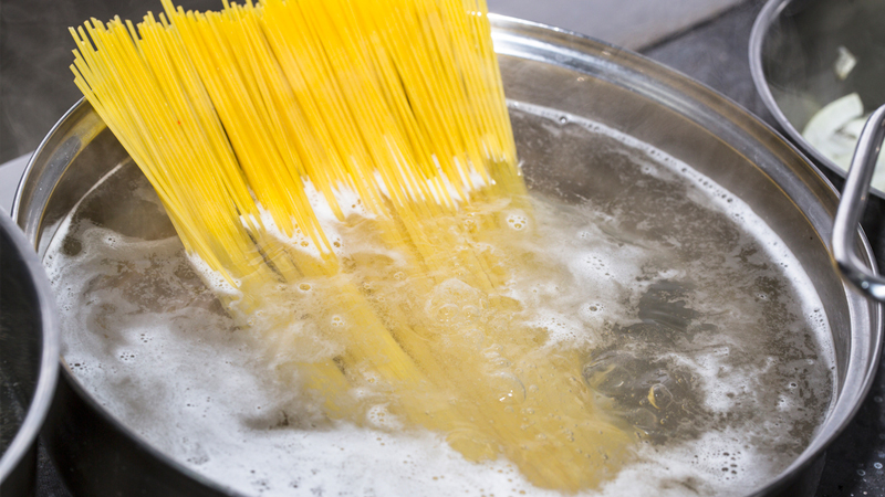 bọt khí khi nấu mì