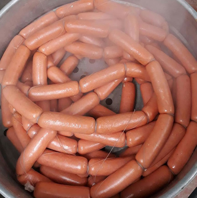 không nên ăn quá nhiều xúc xích