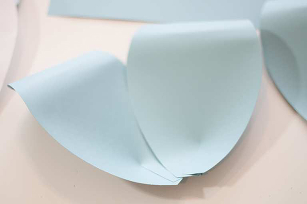 Lam-do-trang-tri-Tet-voi-hoa-giay-handmade-2