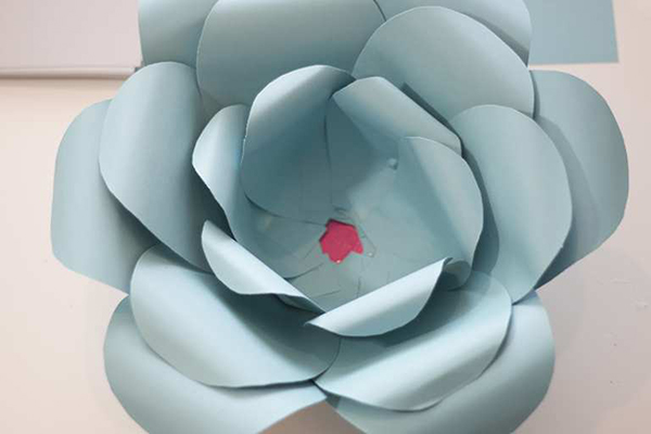 Lam-do-trang-tri-Tet-voi-hoa-giay-handmade-3