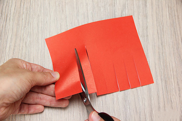 Lam-do-trang-tri-Tet-voi-long-den-handmade-3