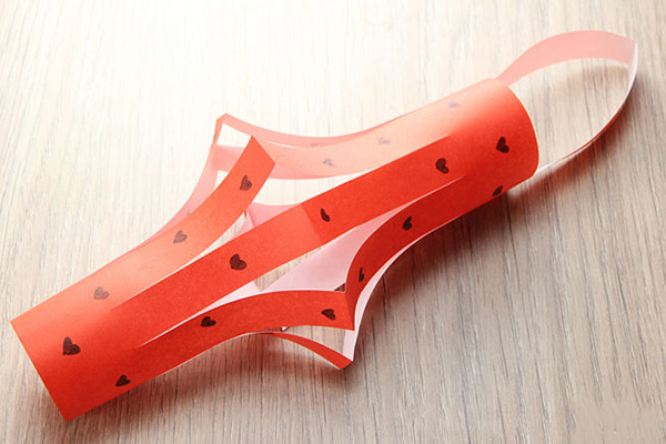 Lam-do-trang-tri-Tet-voi-long-den-handmade-5