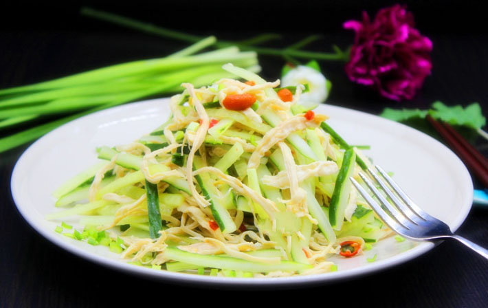 Salad dưa leo thịt gà giòn ngon chua ngọt ai cũng mê