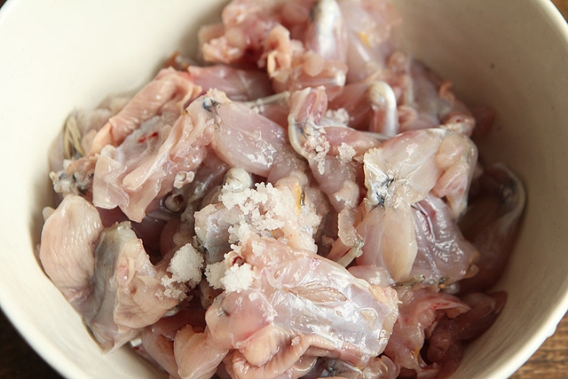 Bổ sung canxi, vitamin E giúp làm chậm quá trình lão hóa với món ăn cực đưa vị- Ảnh 2.