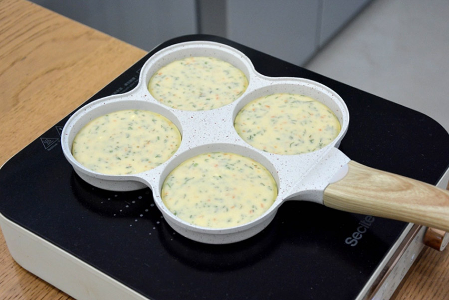 Bánh trứng kẹp phô mai thơm nức ăn sáng vừa ngon vừa lạ miệng  - Ảnh 6.