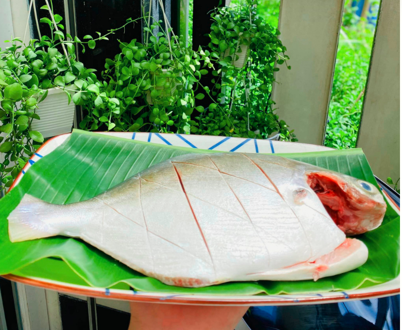 Đổi vị bữa ăn với cá chim nướng muối ớt - Ảnh 1. Đổi vị bữa ăn với cá chim nướng muối ớt - Ảnh 1.