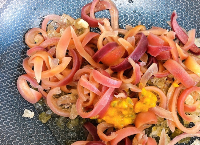 Tết này thử làm mứt vỏ chanh leo chua ngọt lạ miệng, ai thử cũng khen tấm tắc! - Ảnh 4.