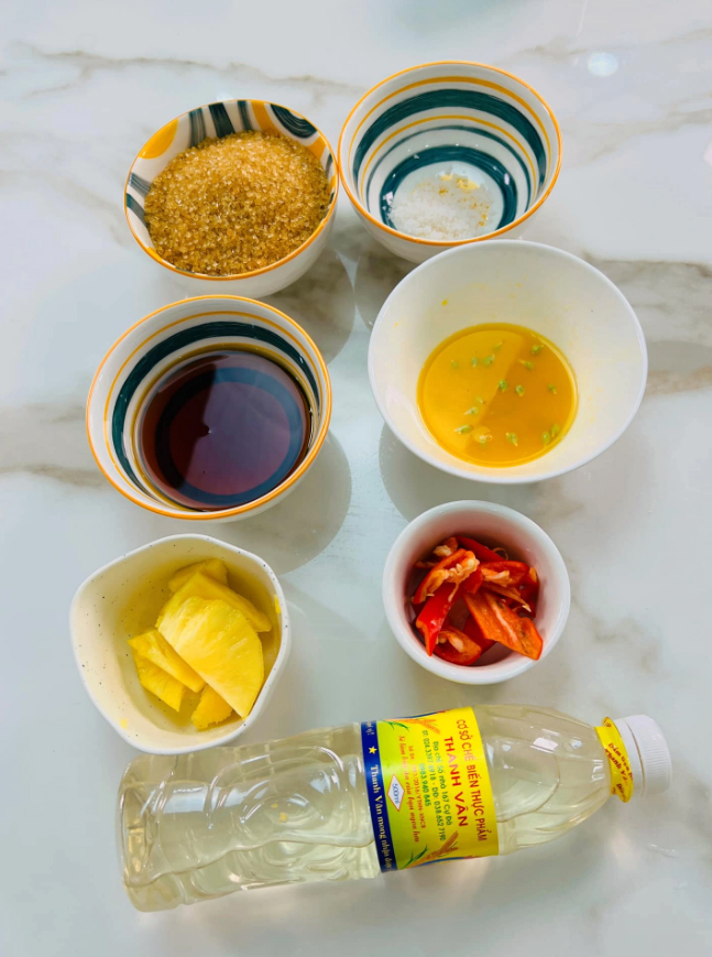 Tết này tha hồ làm đủ món nộm vì đã có công thức sốt trộn nộm cực ngon, nấu 1 lần dùng cả tháng! - Ảnh 1.