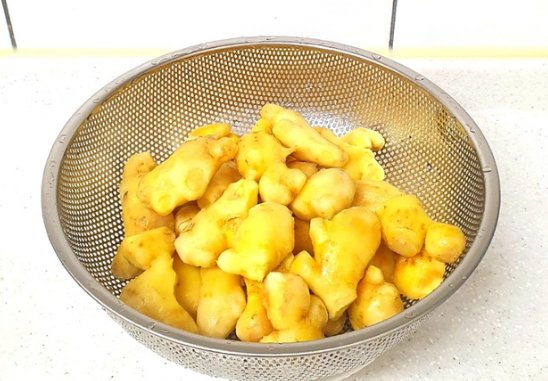 Trời lạnh làm si ro gừng mật ong phòng chống cảm cúm - Ảnh 1.