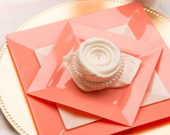 3 cách gấp khăn ăn trang trí bàn ăn đẹp tinh tế - Ảnh 6.