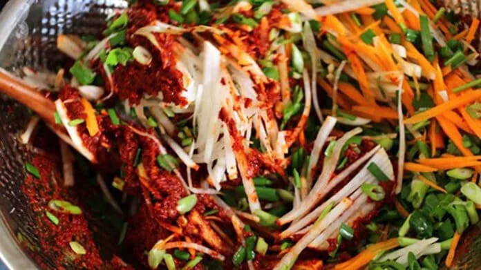 kim-chi-cu-cai-len-men-an-dung-chuan-me-3