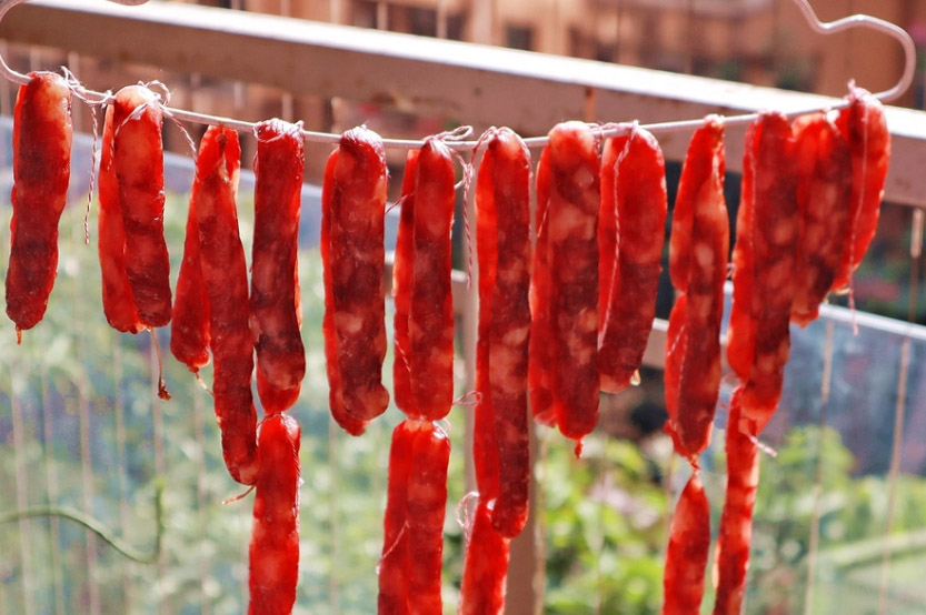 Tự làm lạp xưởng chuẩn bị đón tết - Ảnh 5.