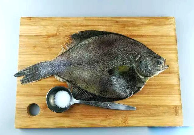 Rán cá không nên cho trực tiếp vào chảo, nhớ 5 lưu ý này, cá ngoài giòn trong mềm ăn vừa ngậy lại thơm - Ảnh 3.