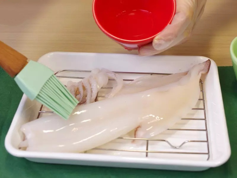 Chán mực xào mực nướng: Thử ngay mực trộn chua ngọt đảm bảo mê liền! - Ảnh 1.