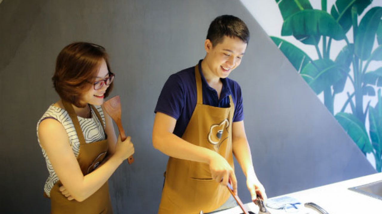 phu-nu-hien-dai-khong-ngai-nau-nuong-1