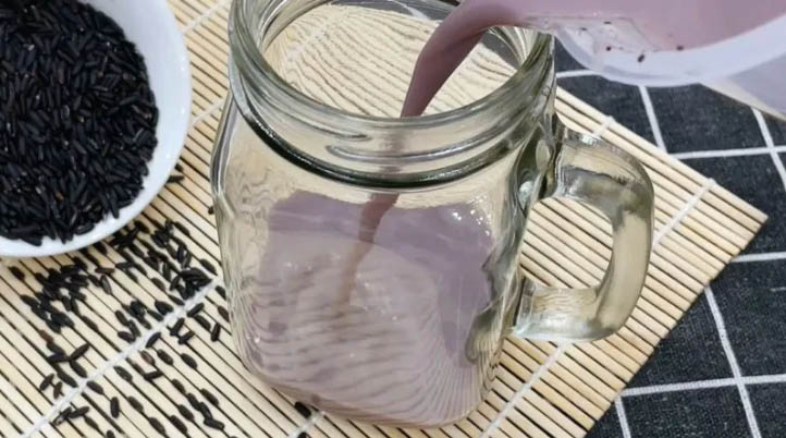 Món ngon mỗi ngày: Cách làm sữa gạo lứt đen béo thơm, tốt cho sức khỏe - Ảnh 6.