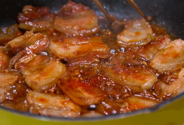 Món thịt áp chảo rim tỏi mật ong ngon hết cỡ