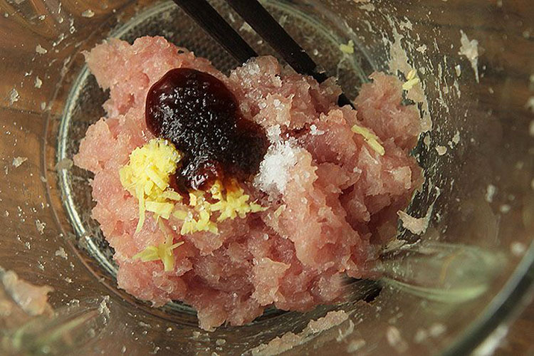 chi-50-k-voi-mon-dau-sot-thit-bam-3