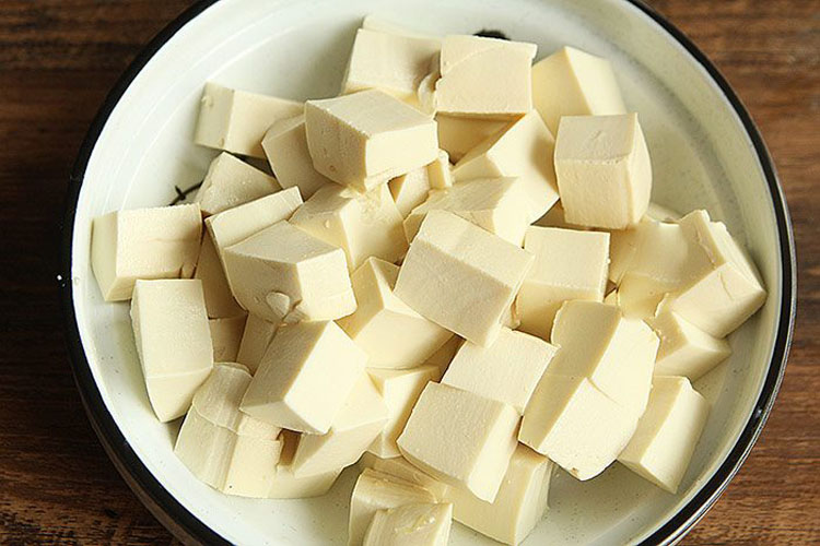 chi-50-k-voi-mon-dau-sot-thit-bam-4