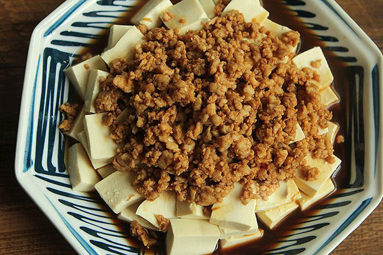 chi-50-k-voi-mon-dau-sot-thit-bam-7