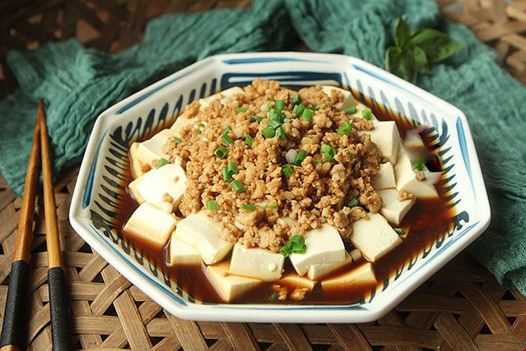 chi-50-k-voi-mon-dau-sot-thit-bam-8