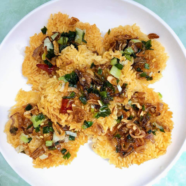 Cách làm cơm cháy mỡ hành bằng nồi chiên không dầu cực giòn ngon