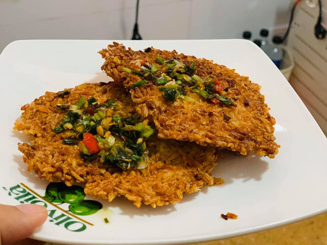 Cách làm cơm cháy mỡ hành bằng nồi chiên không dầu cực giòn ngon