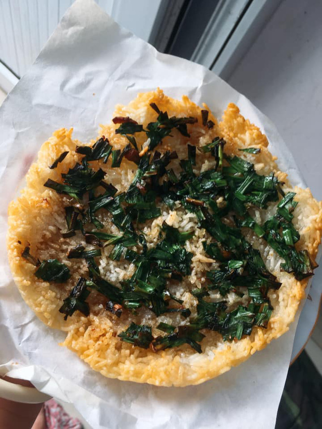 Cách làm cơm cháy mỡ hành bằng nồi chiên không dầu cực giòn ngon