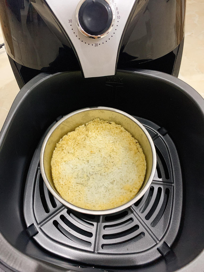 Cách làm cơm cháy mỡ hành bằng nồi chiên không dầu cực giòn ngon