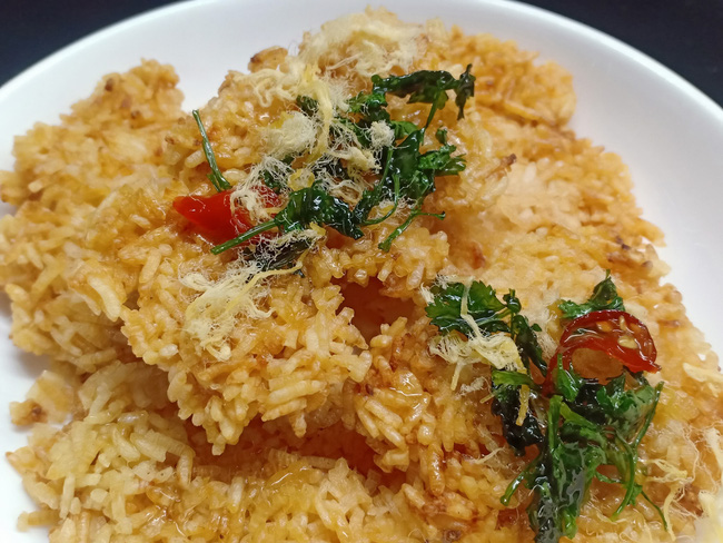 Cách làm cơm cháy mỡ hành bằng nồi chiên không dầu cực giòn ngon