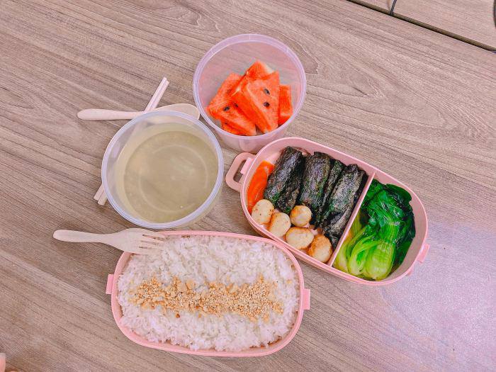 gai-xinh-mang-com-di-lam-chi-khoang-25K-2