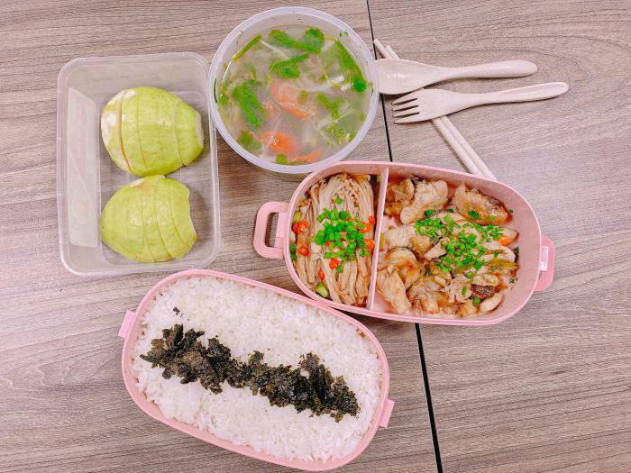 gai-xinh-mang-com-di-lam-chi-khoang-25K-5