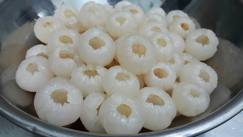 mon-ngon-mua-he-cach-nau-che-sen-3