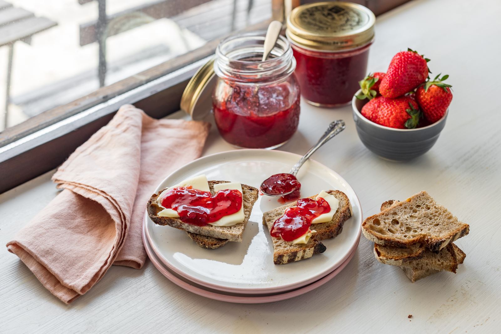 mứt dâu tây ăn bánh mì mứt dâu tây ăn bánh mì