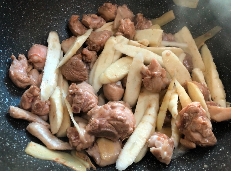 Vịt om củ dong món ngon mát lành mùa hè - Ảnh 4.