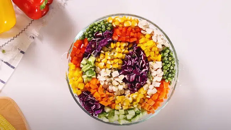 giam-can-sieu-hieu-qua-voi-salad-uc-ga-cau-vong-1