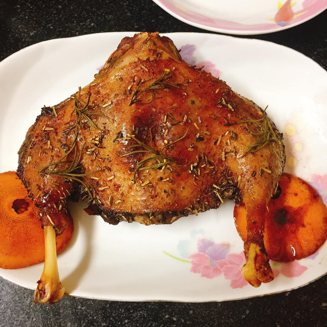 Lạ miệng với món vịt nướng vang đỏ sốt cam - Ảnh 2.