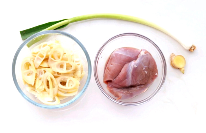 Vịt xào măng ngọt giòn mát lành - Ảnh 1.