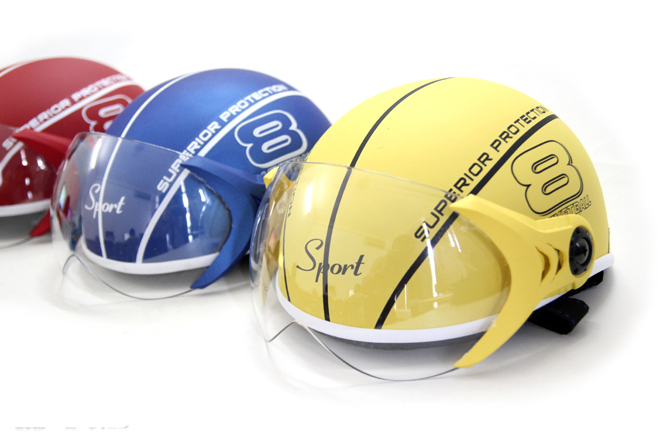 Vệ sinh mũ bảo hiểm thường xuyên để bảo vệ sức khỏe của bạn.