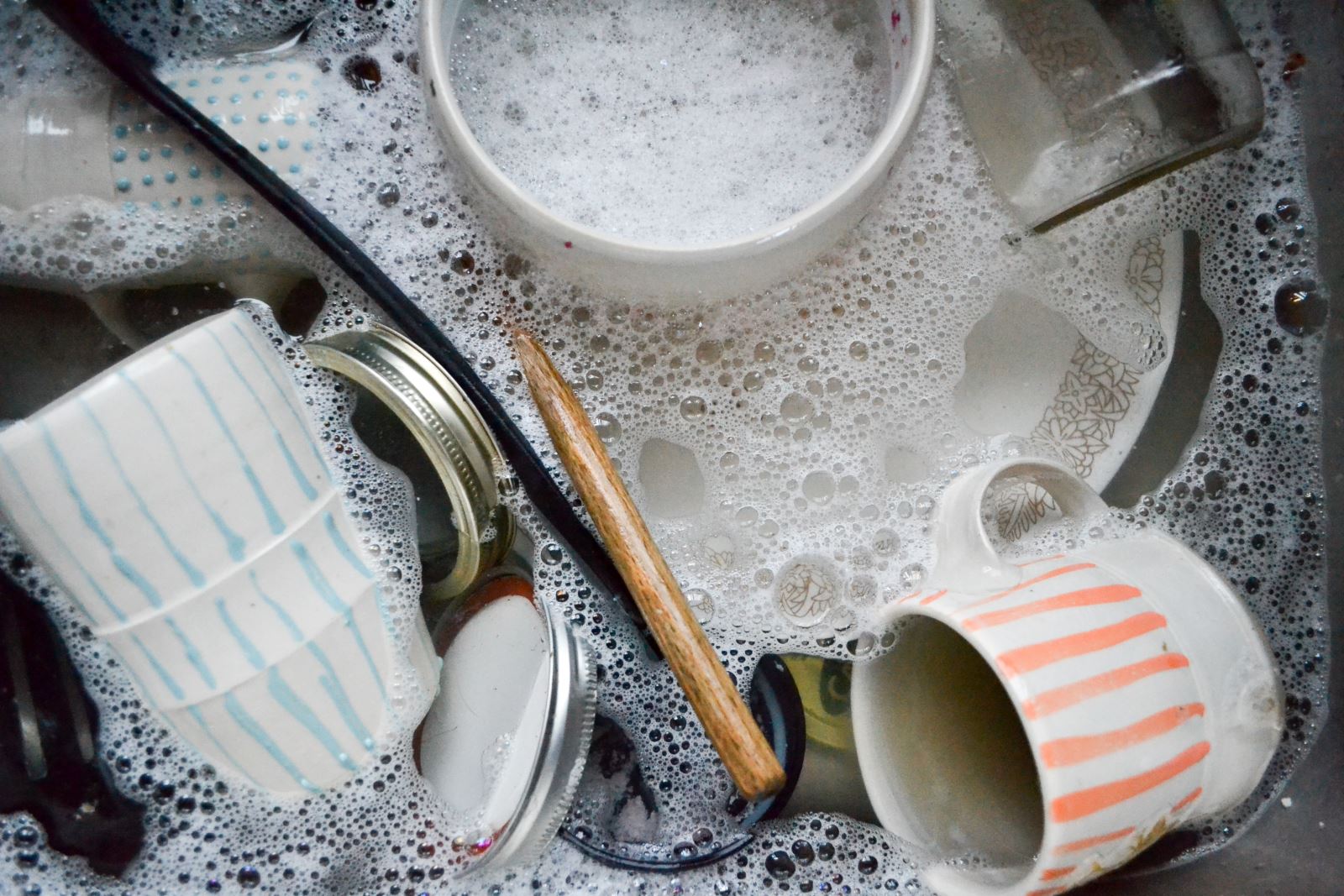 Ngâm bát đĩa trong nước rửa chén rất có hại cho sức khỏe gia đình bạn.