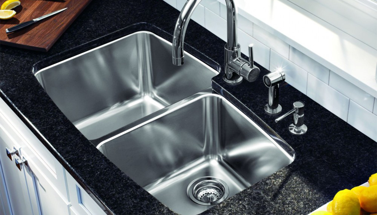 Đánh bay mùi khó chịu và cọ rửa sạch bóng bồn rửa bát.