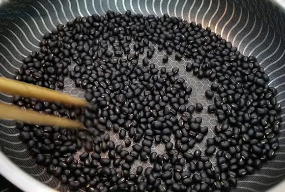 Rang đậu đến khi dậy mùi thơm