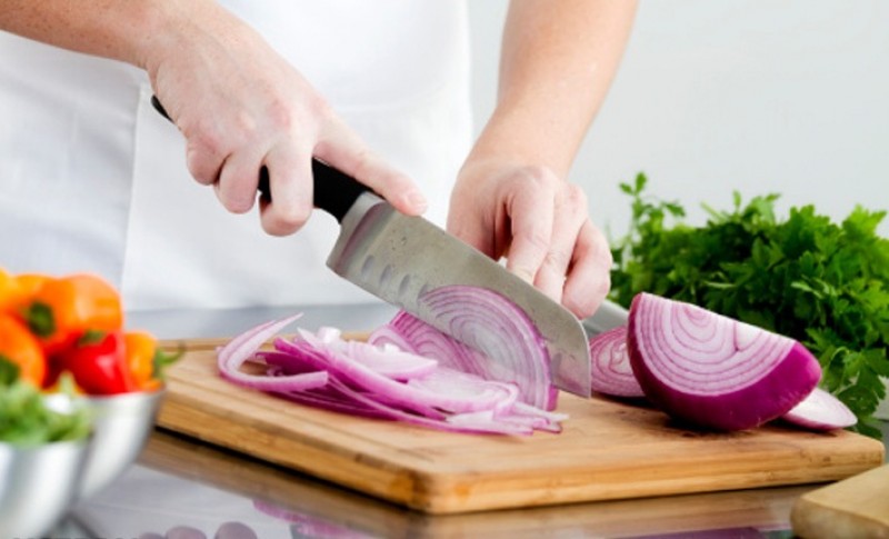 Thớt gỗ chính là lời khuyên nên sử dụng của chuyên gia gửi đến người sử dụng.