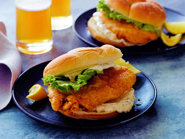 Bí quyết chiên cá tẩm bột giòn tan bên ngoài, mềm ẩm bên trong - Ảnh 10.