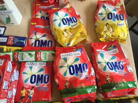 Bột nêm, bột giặt, dầu gội…giả như thật - 3