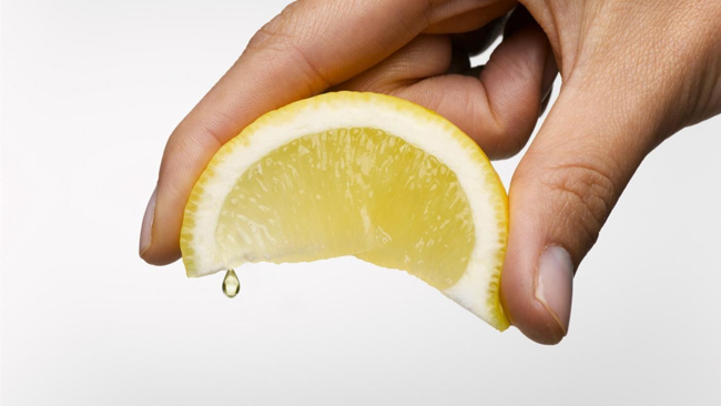 Chanh tươi giúp làm mờ vết thâm