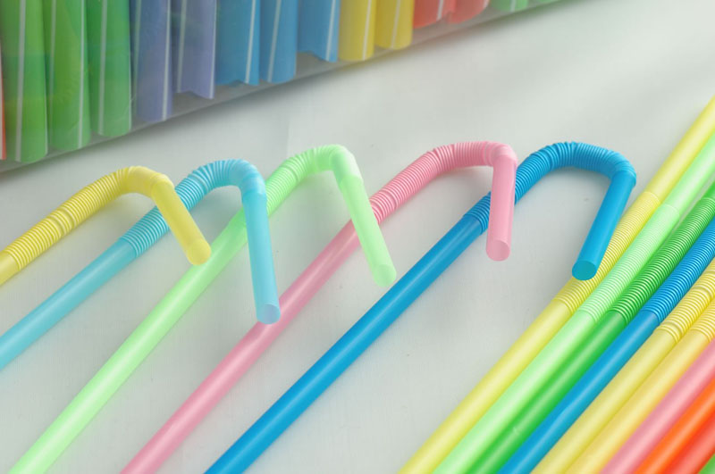 Sử dụng ống hút