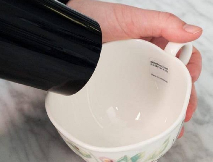 Mẹo tẩy sạch vết bẩn và nhãn mác trên ly cốc thủy tinh